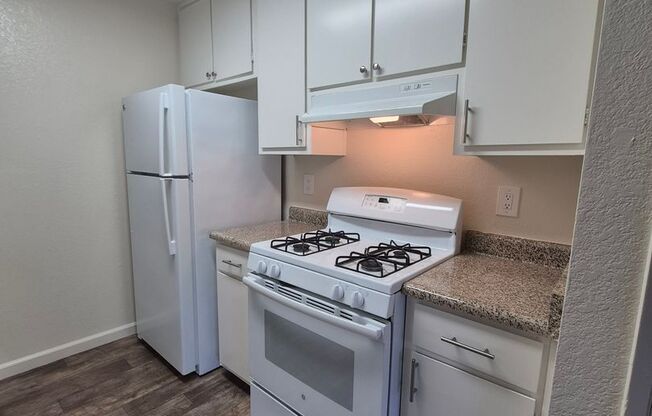 1 bed, 1 bath, 720 sqft, $1,500, Unit 53