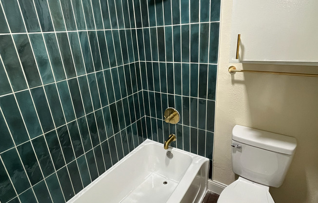 2 beds, 2 baths, 967 sqft, $1,299