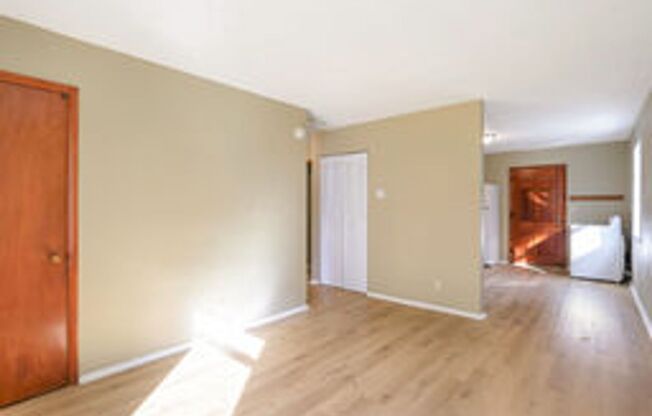 2 beds, 1 bath, $1,175, Unit 210