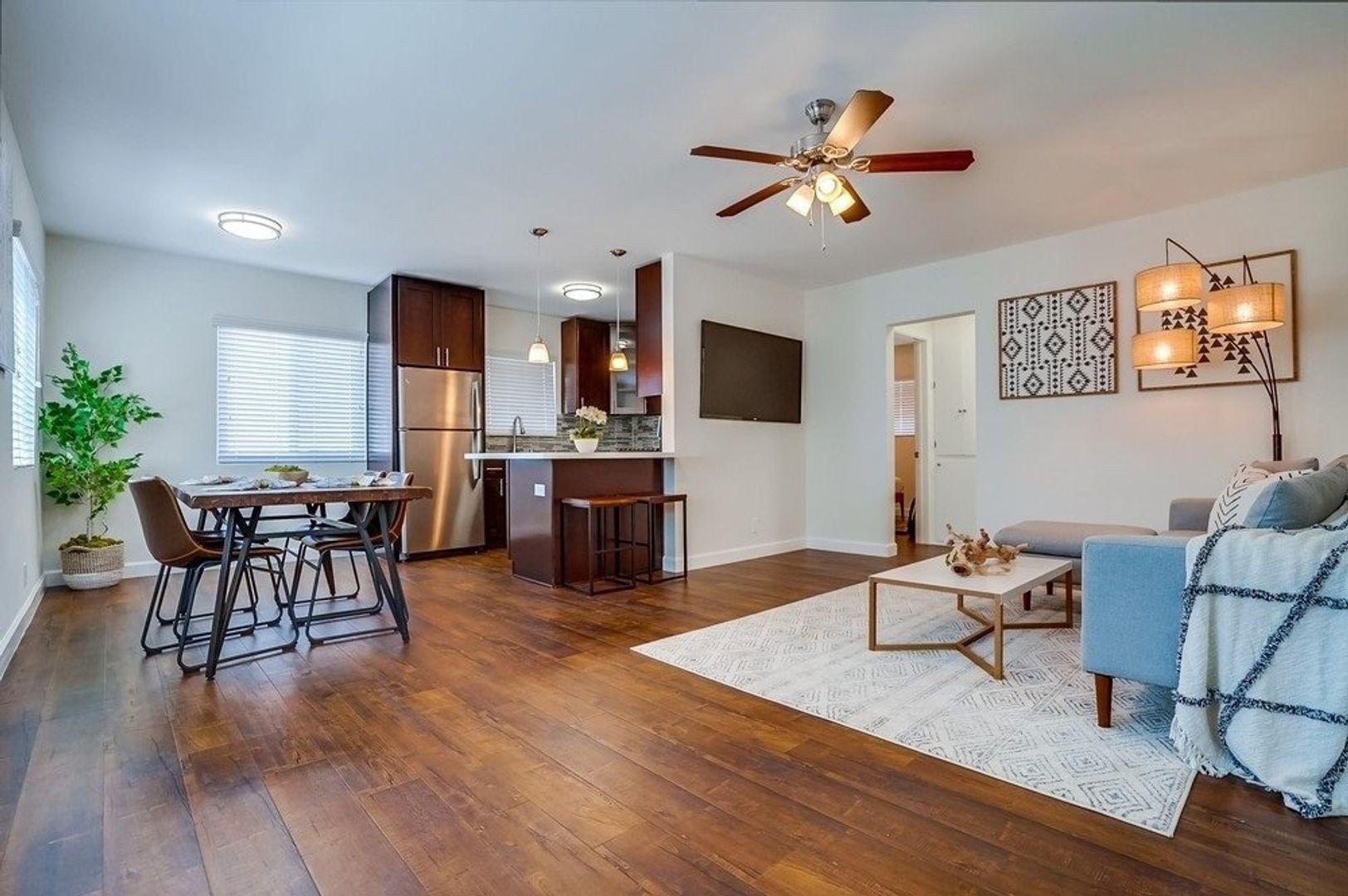 629 - 633 W. Hyde Park Blvd