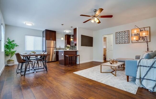 629 - 633 W. Hyde Park Blvd