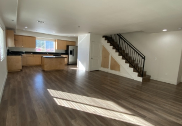 11312 Huston St