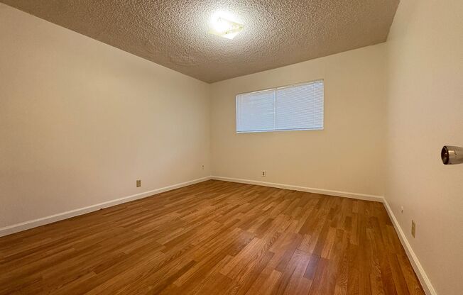 2 beds, 1 bath, $1,650, Unit 704