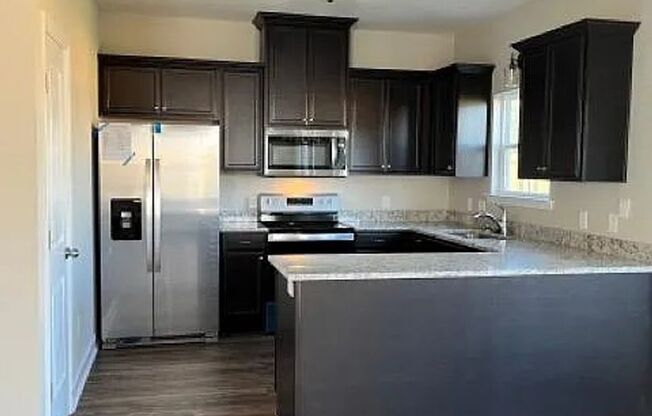 g 3-bedroom, 2.5-bathroom, two-story home located in the vibrant community of Hinesville,GA