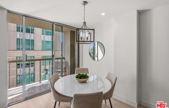 2 beds, 2 baths, 900 sqft, $4,000, Unit 806