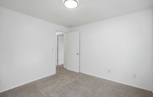 2 beds, 1 bath, 1,000 sqft, $1,275, Unit 11