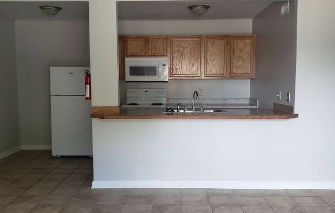 2 beds, 1 bath, 693 sqft, $750, Unit N3