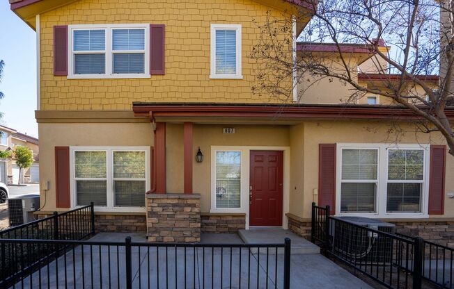 Welcome home to this beautifully designed 3 bedroom, 2.5 bath condo nestled in a great Redlands community!