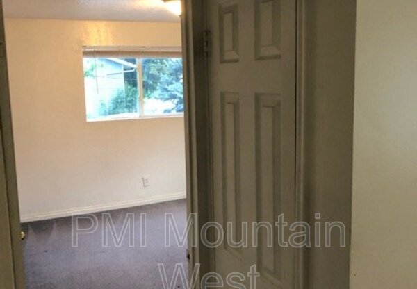 2 beds, 1 bath, 1,025 sqft, $1,395