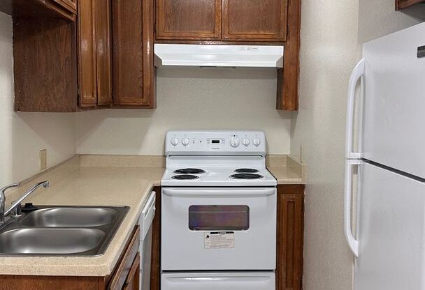 Studio, 1 bath, 450 sqft, $1,110, Unit 182