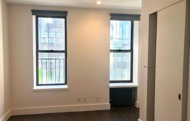 2 beds, 1 bath, $2,928, Unit 5FF