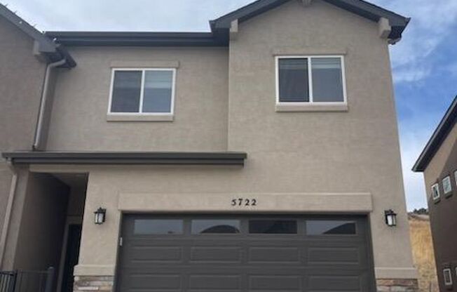 FULLY FURNISHED 3 Bed Luxury End Unit Townhome backs to Nature