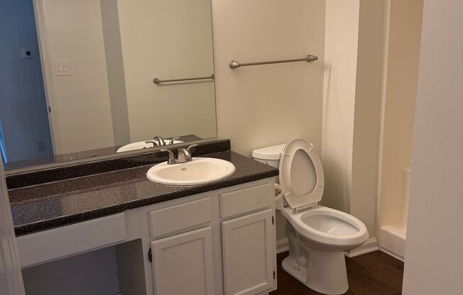 2 beds, 2 baths, 1,189 sqft, $1,650, Unit 922
