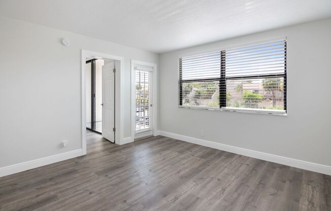 ONE BEDROOM ONE BATHROOM! WATERFRONT COMMUNITY! WITH W/D!!