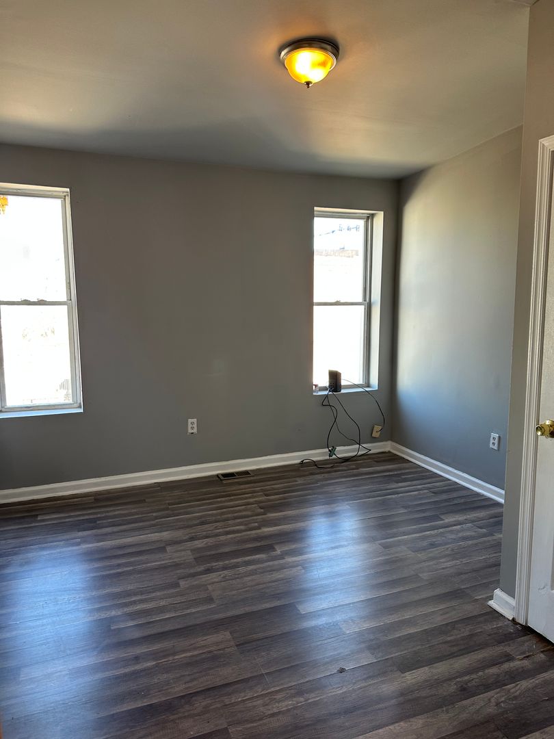 Spacious Home for Rent! W/D! Close to JHU, KKI and Public Trabsportation!