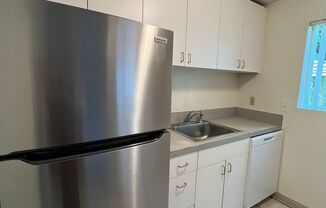 2 beds, 1 bath, 669 sqft, $1,245, Unit 33