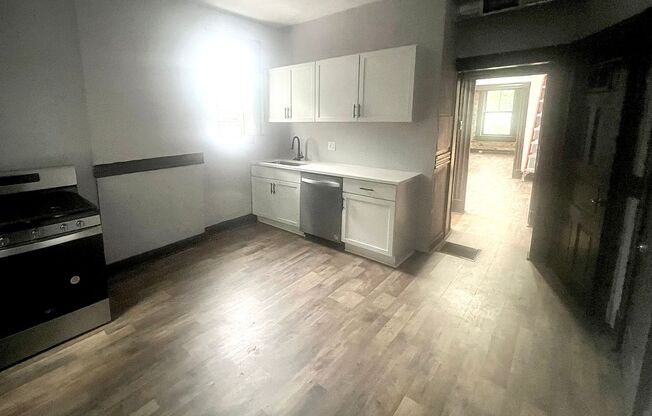 2 beds, 1 bath, $950