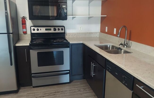 1 bed, 1 bath, 1,600 sqft, $525