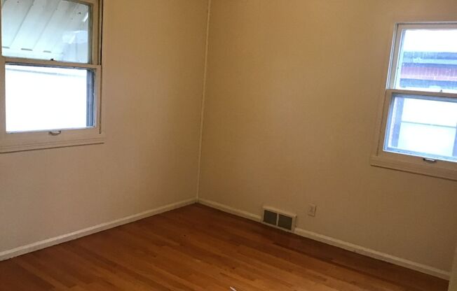 3 beds, 1 bath, $1,295