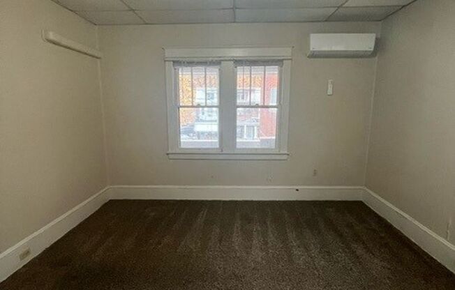 1 bed, 1 bath, $750, Unit APT 2