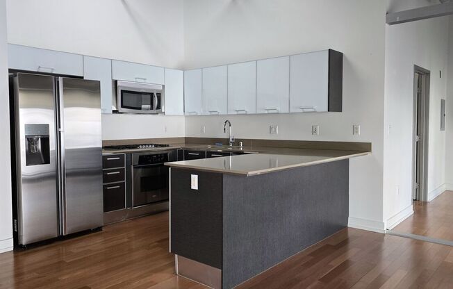 2 beds, 2 baths, 1,030 sqft, $3,200, Unit 718