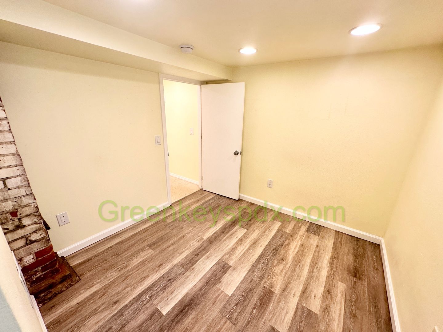 3-Bedroom, 2-Bathroom House with Attached Garage Near Belmont and SE 45th