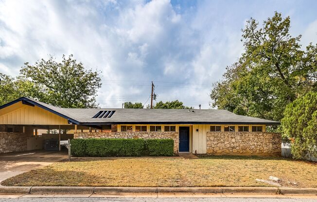 Cute 2 Bedroom 1 Bath- Walking Distance to TCU