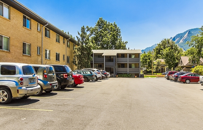 2 beds, 1 bath, 775 sqft, $1,950, Unit 103