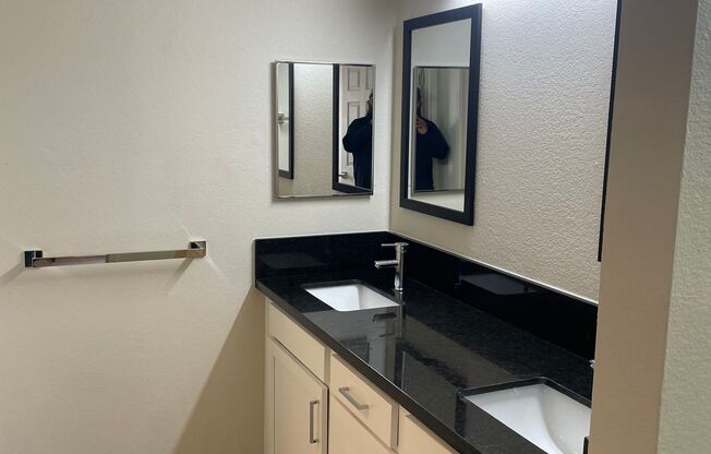 2 beds, 1 bath, 707 sqft, $1,239, Unit 7224