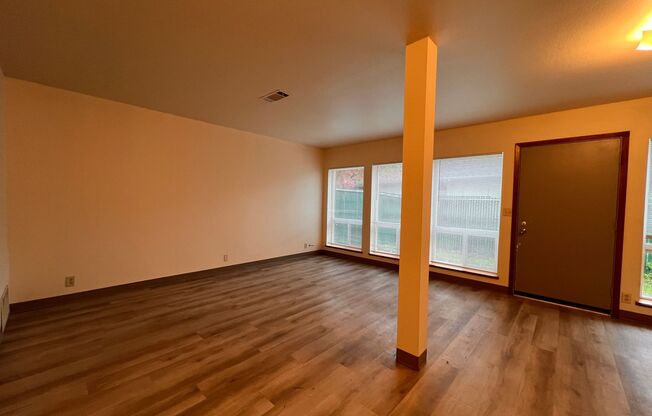 2 beds, 1 bath, $1,495, Unit 518397 - 3506B NE 54th St