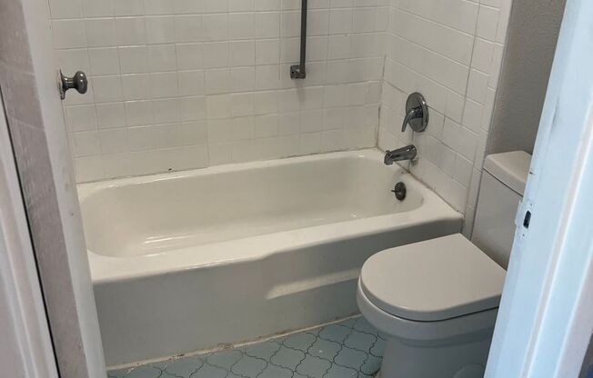 Studio, 1 bath, 500 sqft, $850, Unit 158