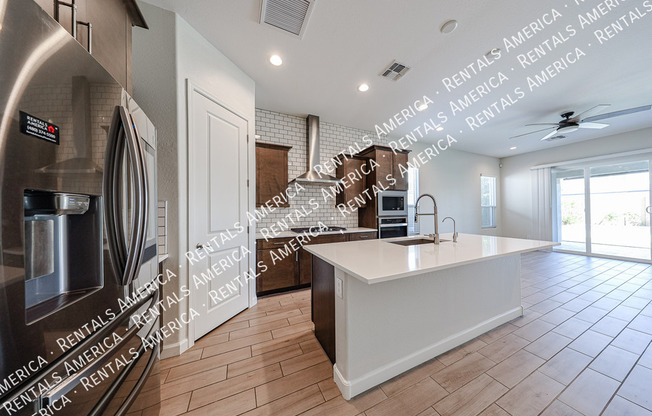 2131 E CHARLOTTE DR
