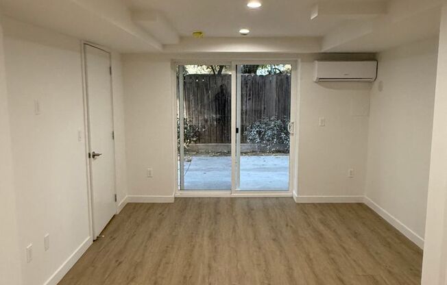 1 bed, 1 bath, 800 sqft, $1,995, Unit 14359 1/2