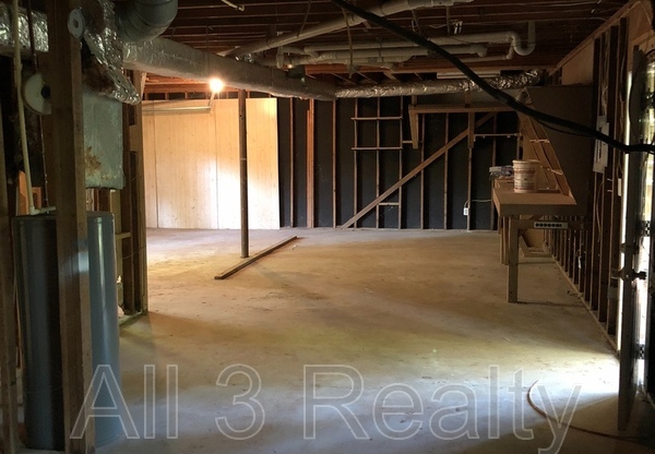 300 NORTHLAND RD