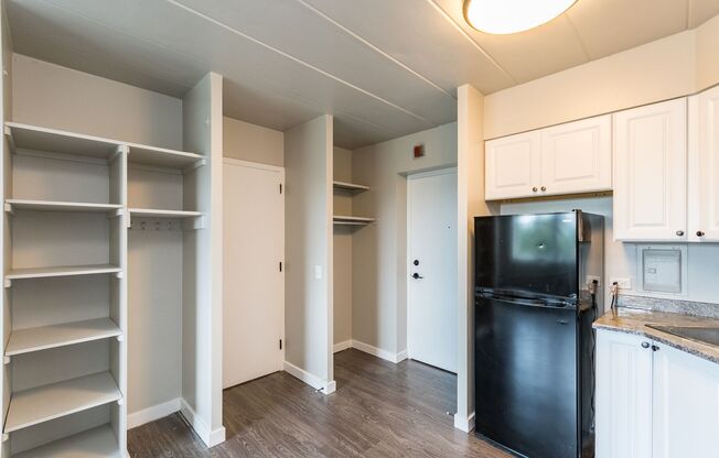 Studio, 1 bath, 425 sqft, $606, Unit Unit 318