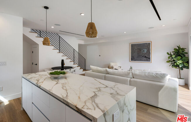 2003 BELLEVUE AVE