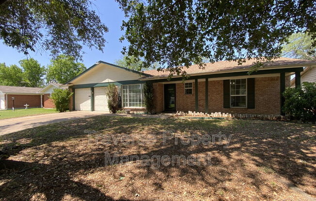 2720 LARKIN AVE
