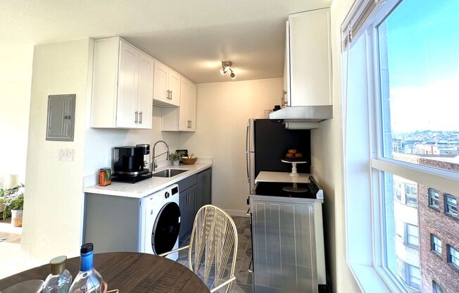 2 beds, 1 bath, 735 sqft, $2,125, Unit 109