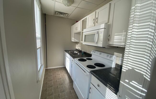 2 beds, 1 bath, $795, Unit Unit #4