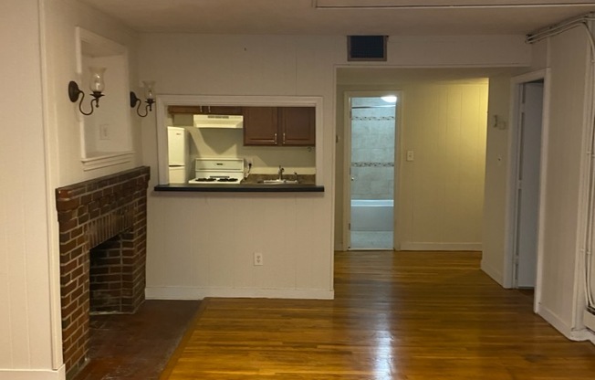 469 COMMONWEALTH AVE