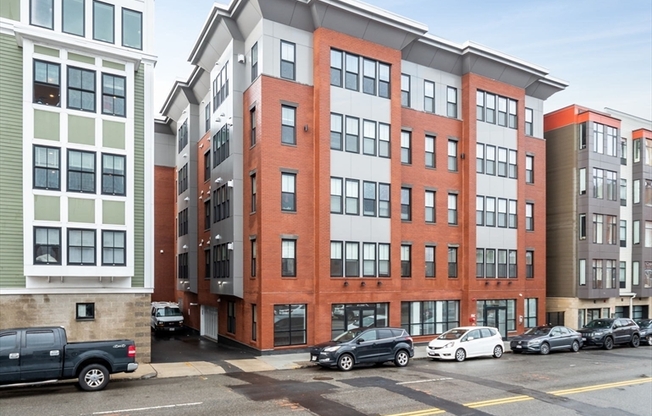 2 beds, 2 baths, 1,300 sqft, $4,650, Unit 14