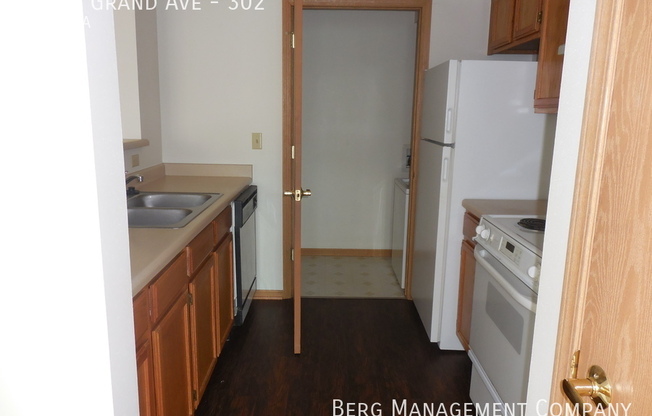 707 N Grand Ave