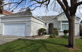 3 Bedroom, 2 Bath Home in Elk Grove