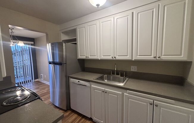 2 beds, 1 bath, 1,050 sqft, $2,200, Unit 101