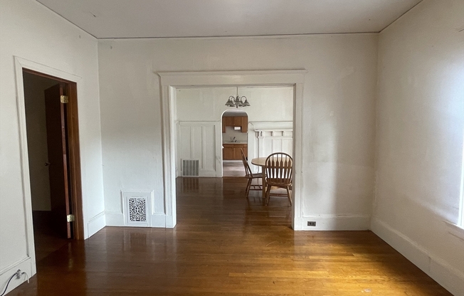 3 beds, 1 bath, $2,400, Unit 1