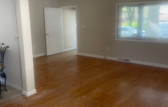 24 KEATS ST
