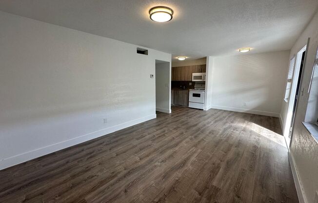 1 bed, 1 bath, $1,595, Unit F202