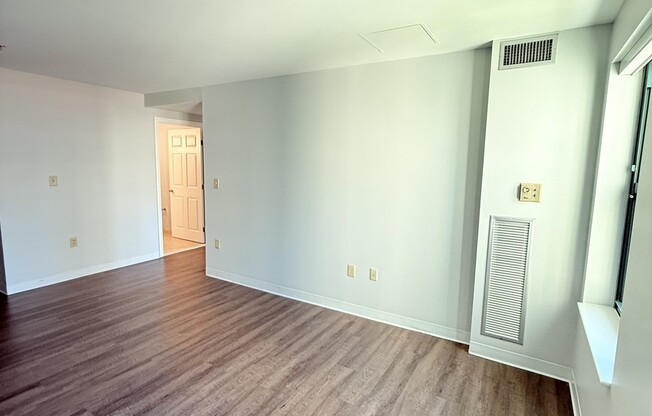 3 beds, 2 baths, 1,295 sqft, $4,900, Unit 612