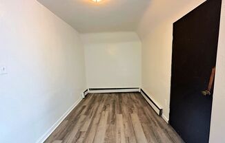 1 bed, 1 bath, $950, Unit 5