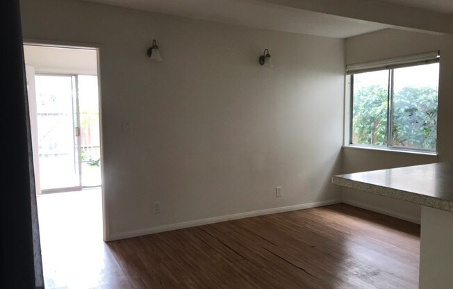 2 beds, 1 bath, $4,000, Unit B